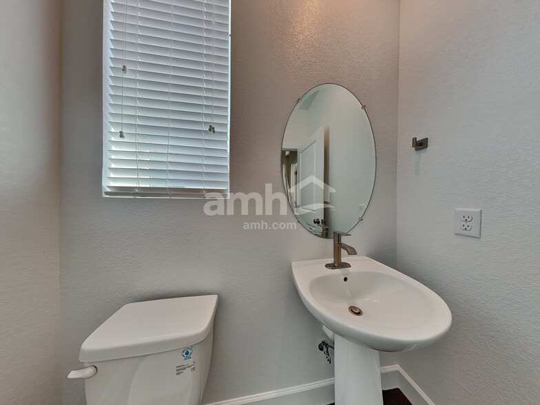 Building Photo - 14881 W 82nd Ave