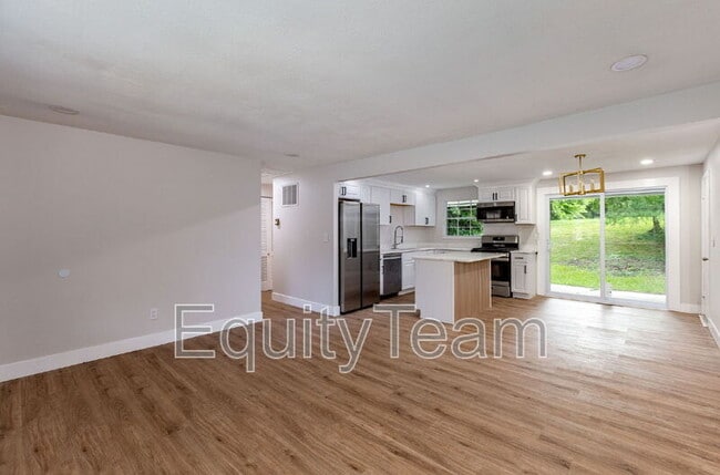 Building Photo - 722 Castro Ln