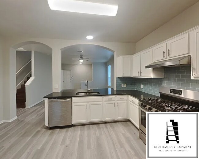 Kitchen - 2418 Allred Dr