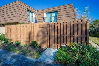 Building Photo - 5888 SE Riverboat Dr