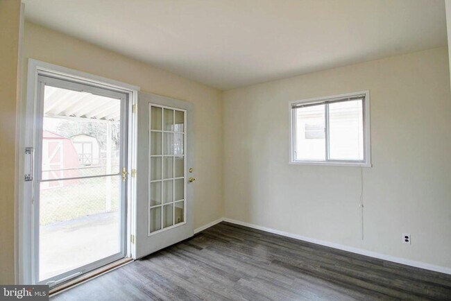 Building Photo - 219 Thomas Ave