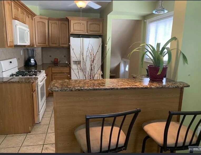 Building Photo - 1153 Queen Anne Rd