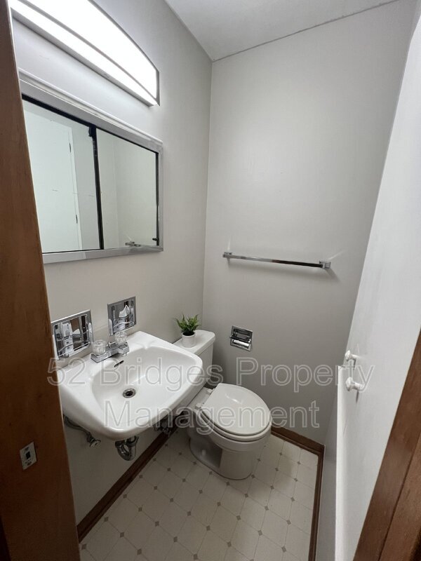 Building Photo - 3122 Shawnee Ave