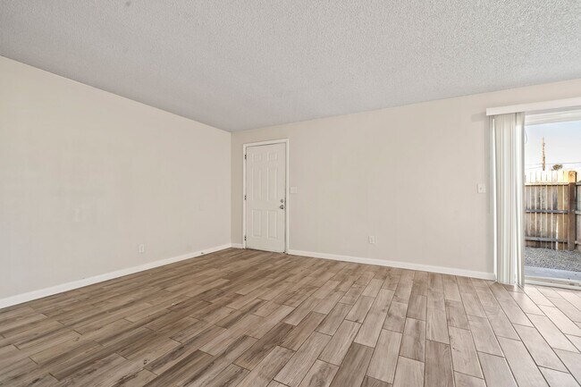 Building Photo - 3032 N Edith Blvd