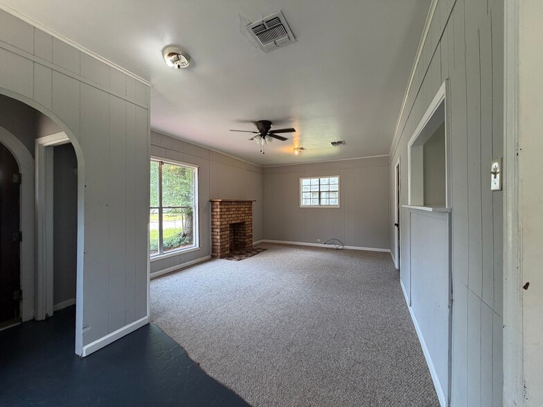 Building Photo - 300 Mitchell Ln