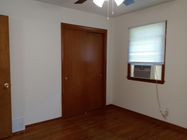 Building Photo - 609 Pennant St