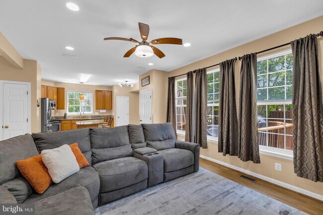 Building Photo - 6802 Dewars Way