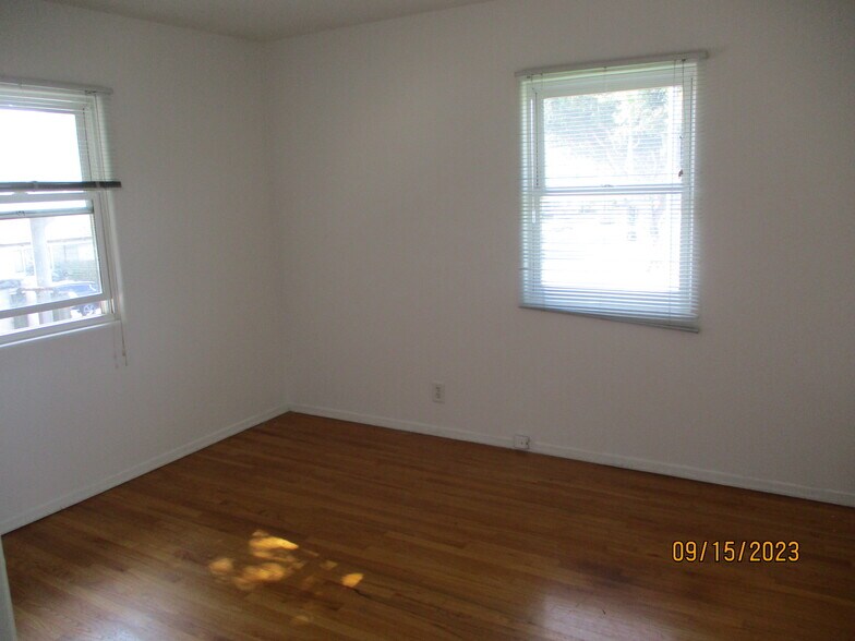 Building Photo - 4400 Overland Ave