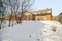 Building Photo - 8910 Oak Valley Dr