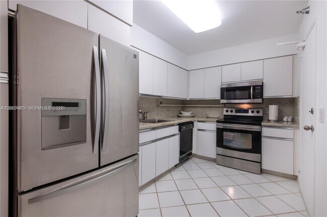 Building Photo - 10185 Collins Ave