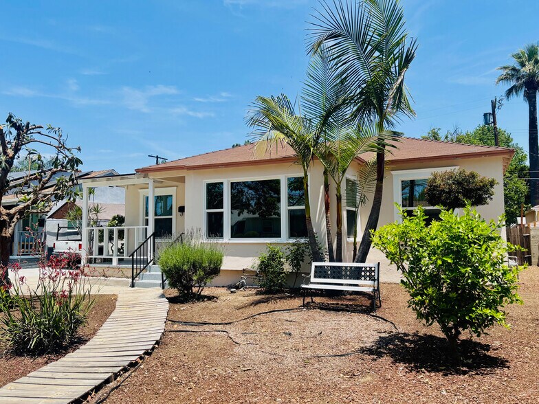 Primary Photo - 6534 Balcom Ave