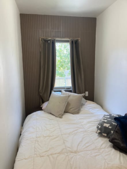 Building Photo - 123 1/2 S E St