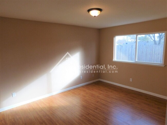 Building Photo - Updated 2bd/1ba North Highlands Duplex with Garage