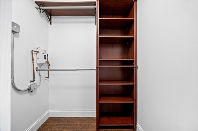 Building Photo - 413 SE 16th St