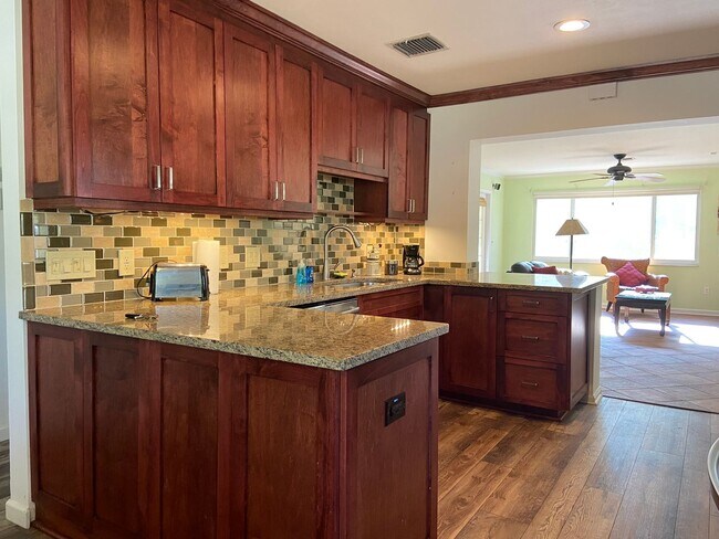 Building Photo - 2/2 single family house with big yard near...