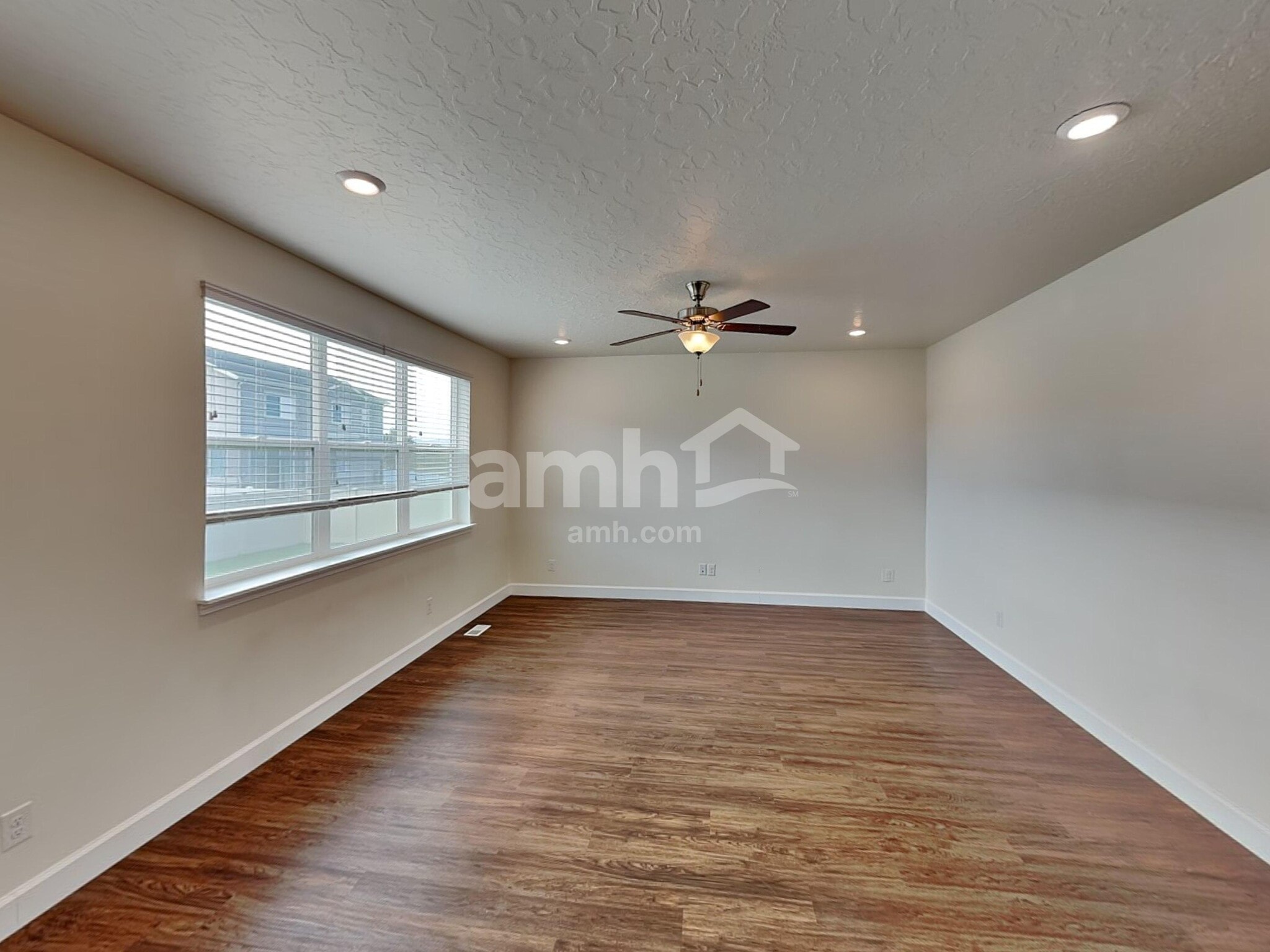 Building Photo - 967 W 850 S