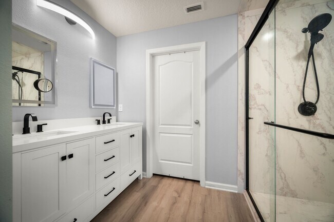 Building Photo - Spacious 4-Bedroom Home with Fenced Yard & Community Amenities – Available June 30th!