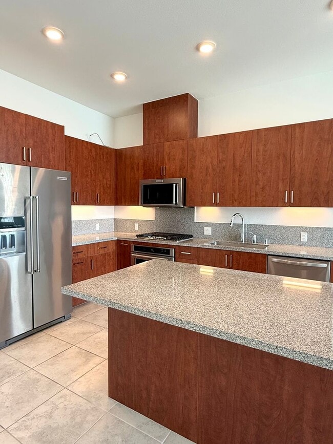 Building Photo - $3990 / 3 BR - GORGEOUS 2020 MODEL CONDO IN THE WARM SPRINGS AREA OF SOUTH FREMONT