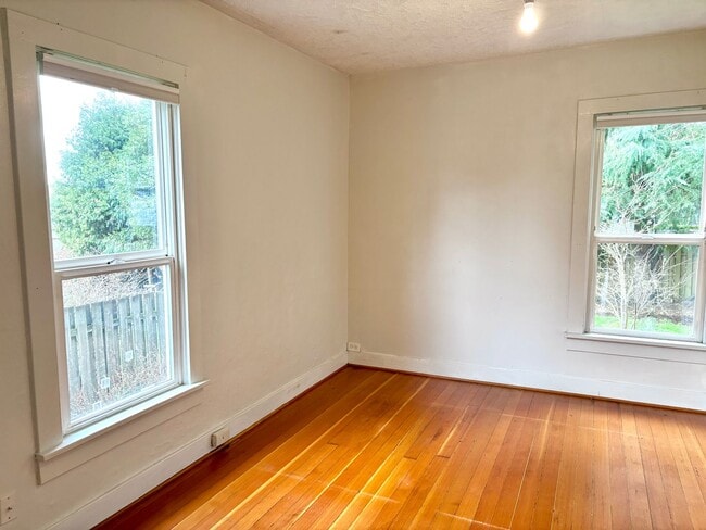 Building Photo - STARM02