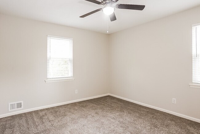 Building Photo - Beautifully Split-Level Home in Columbia County