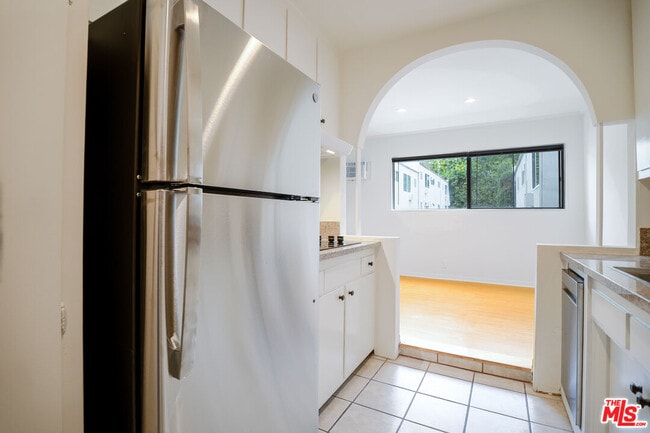 Building Photo - 960 Larrabee St