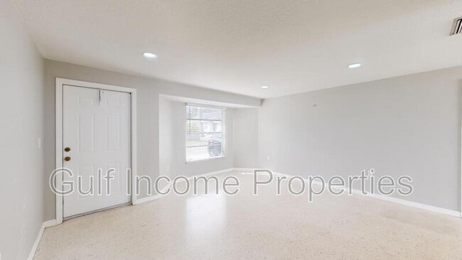 Building Photo - 621 21st St W