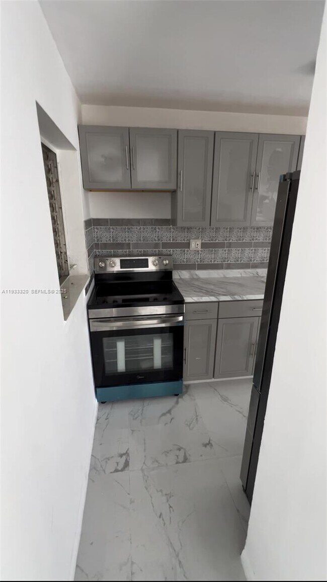 Building Photo - 1763 Lauderdale Manor Dr