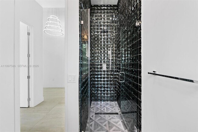 Building Photo - 1615 NE 3rd Ct