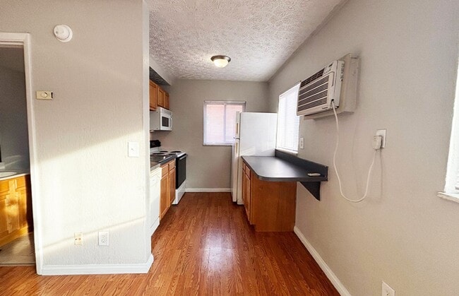 Building Photo - 555 Lowell Ave