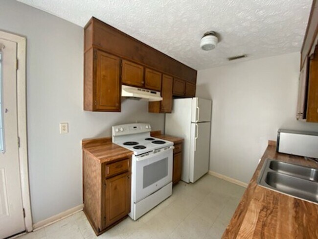 Building Photo - 1966 Glenwick Dr