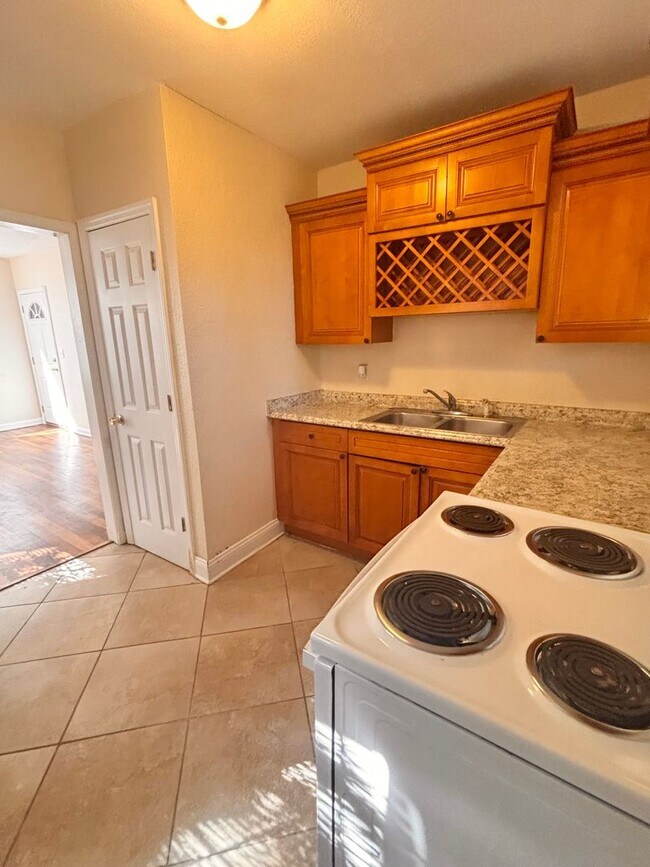 Building Photo - 3233-3235 Post St