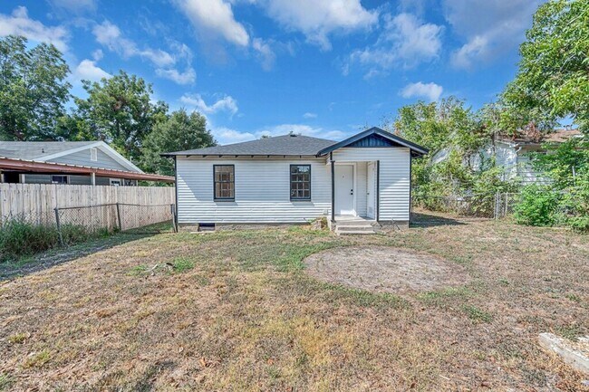 Building Photo - Charming 2BD 1BA Home in Waco - Available in April!