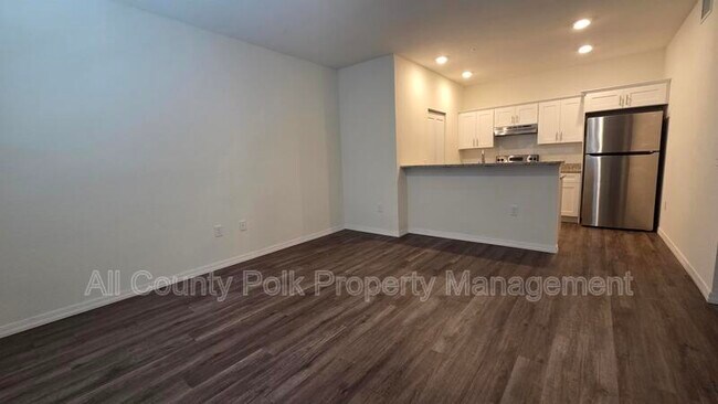 Building Photo - 915 Ariana St