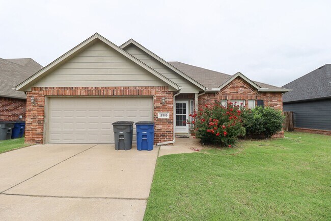 Building Photo - 3 bed | 2 bath in New Tulsa!