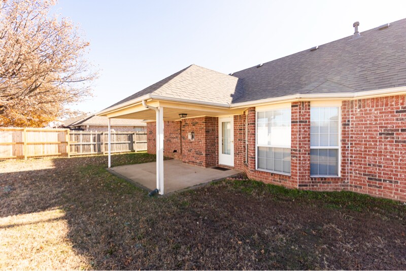 Building Photo - 11003 E 95th Pl N