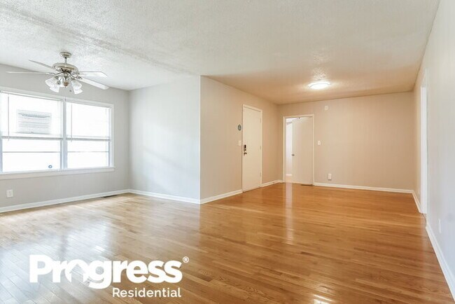 Building Photo - 300 Oakwood Ave