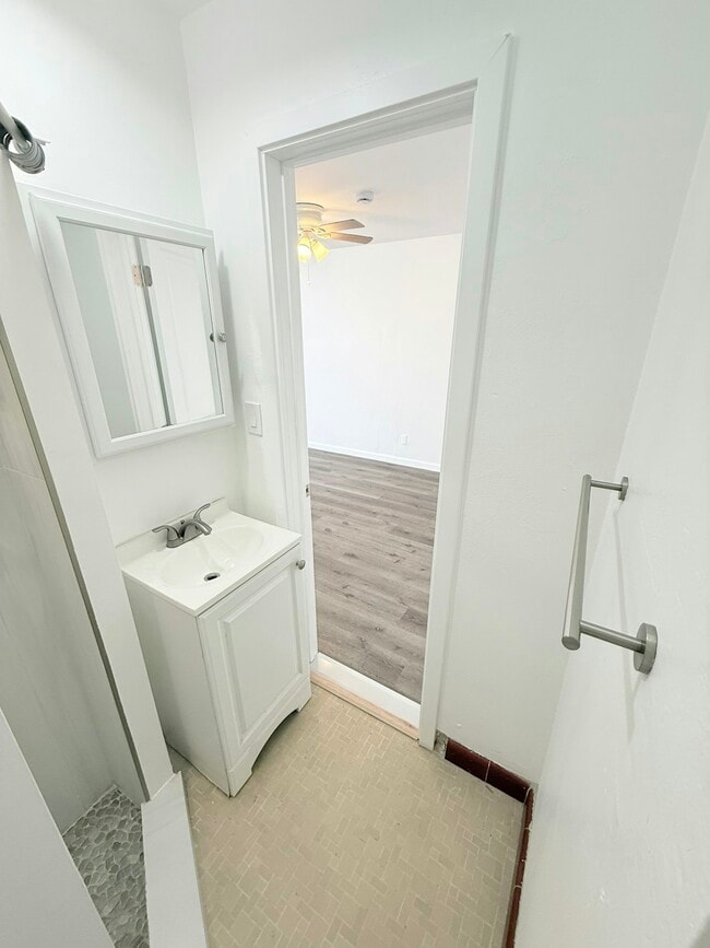 Building Photo - 732 Ventura Pl