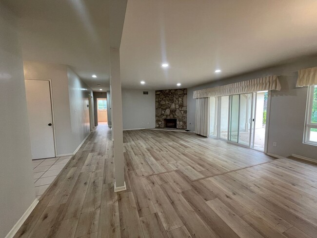 Building Photo - Welcome to Your New Home in West Hills- 4b...