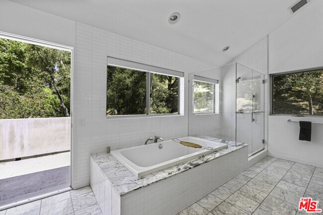 Building Photo - 1500 Rustic Ln