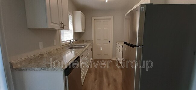 Building Photo - 6110 Perrine Dr