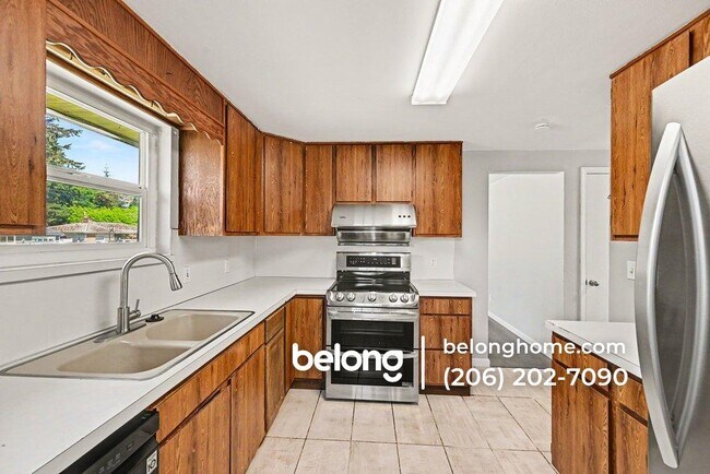 Building Photo - 14630 3rd Ave SW