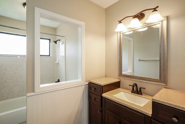 Building Photo - 6145 Island Forest Dr