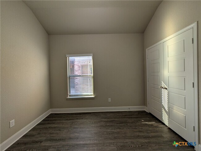 Building Photo - 1209 FM306