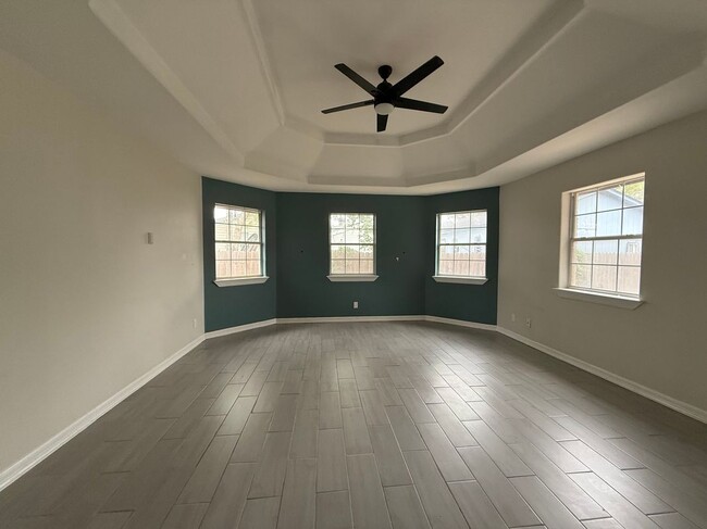 Building Photo - 421 Richmond Dr