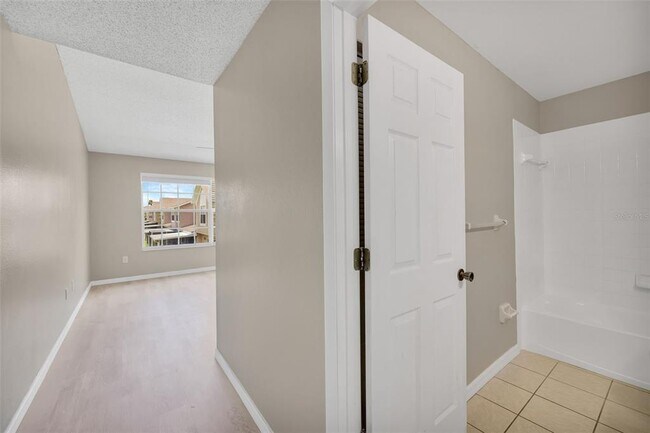 Building Photo - 632 Kensington Lake Cir