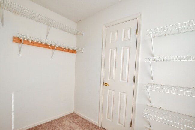 Building Photo - 214 Jouster Way