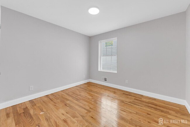 Building Photo - 138 Milford Ave
