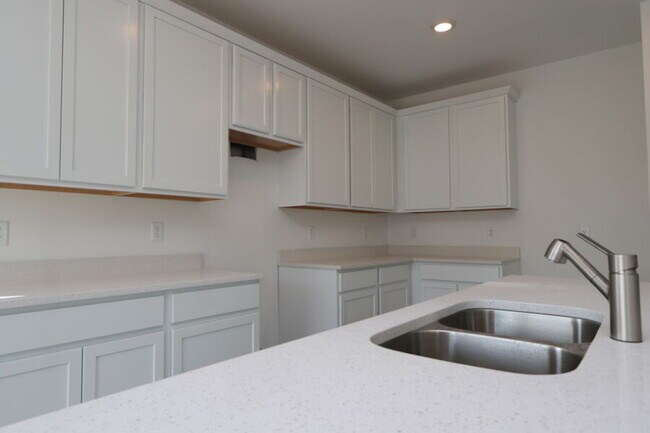 Building Photo - 466 Comstock Rd