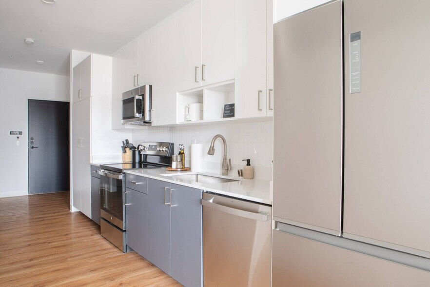 Building Photo - 1237 N Van Buren St