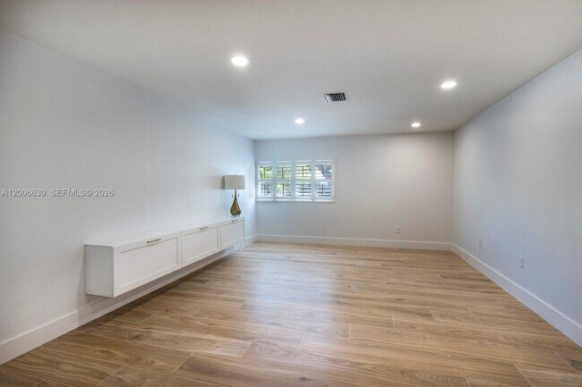 Building Photo - 13050 SW 71st Ave